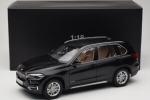 BMW X5 E70 Sapphire Black Paragon 1:18 PA-97071 Kov – obrázok 8 z 8