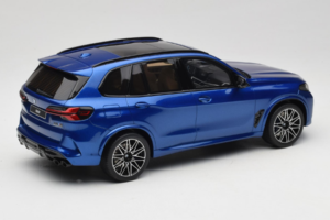 BMW X5 M F95 Competition Marina Bay Blue Metallic GT Spirit 1:18 GT967 Živica – obrázok 2 z 6