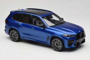 BMW X5 M F95 Competition Marina Bay Blue Metallic GT Spirit 1:18 GT967 Živica – obrázok 4 z 6