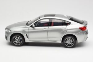 BMW X6 M F86 Donington Šedá Metalíza Norev 1:18 80432364886 Kov – obrázok 4 z 8