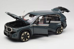 BMW XM G09 Isle of Man Green Minichamps 1:18 110023300 Kov – obrázok 2 z 8