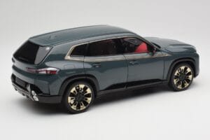 BMW XM G09 Isle of Man Green Minichamps 1:18 110023300 Kov – obrázok 3 z 8