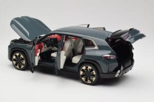 BMW XM G09 Isle of Man Green Minichamps 1:18 110023300 Kov – obrázok 5 z 8