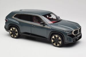 BMW XM G09 Isle of Man Green Minichamps 1:18 110023300 Kov – obrázok 6 z 8