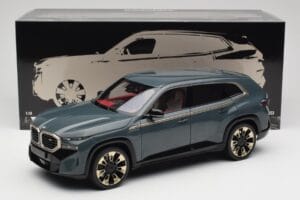 BMW XM G09 Isle of Man Green Minichamps 1:18 110023300 Kov – obrázok 8 z 8