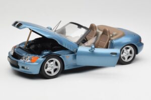 BMW Z3 E36/7 James Bond Goldeneye Modrá Metalíza UT Models 1:18 180024336 Kov – obrázok 2 z 8