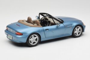BMW Z3 E36/7 James Bond Goldeneye Modrá Metalíza UT Models 1:18 180024336 Kov – obrázok 3 z 8