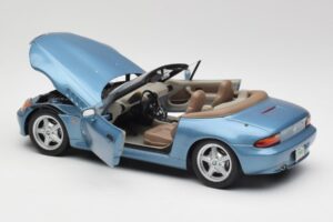 BMW Z3 E36/7 James Bond Goldeneye Modrá Metalíza UT Models 1:18 180024336 Kov – obrázok 5 z 8