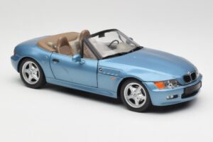 BMW Z3 E36/7 James Bond Goldeneye Modrá Metalíza UT Models 1:18 180024336 Kov – obrázok 6 z 8