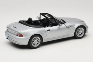 BMW Z3 Roadster 1.8 Strieborný Dealerská Edícia UT Models 1:18 80439411712 Kov – obrázok 3 z 8