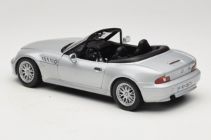 BMW Z3 Roadster 1.8 Strieborný Dealerská Edícia UT Models 1:18 80439411712 Kov – obrázok 7 z 8