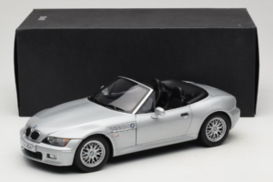 BMW Z3 Roadster 1.8 Strieborný Dealerská Edícia UT Models 1:18 80439411712 Kov – obrázok 8 z 8