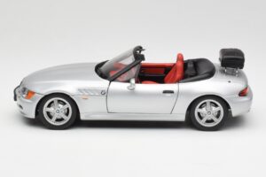 BMW Z3 Roadster S Nosičom Batožiny Strieborný UT Models 1:18 20407 Kov – obrázok 4 z 8