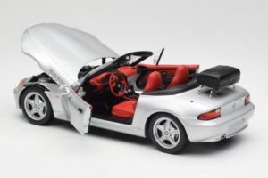BMW Z3 Roadster S Nosičom Batožiny Strieborný UT Models 1:18 20407 Kov – obrázok 5 z 8