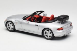 BMW Z3 Roadster S Nosičom Batožiny Strieborný UT Models 1:18 20407 Kov – obrázok 7 z 8