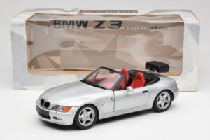 BMW Z3 Roadster S Nosičom Batožiny Strieborný UT Models 1:18 20407 Kov – obrázok 8 z 8