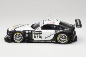 BMW Z4 #676 H. Stuck / J. Hennerici / D. Hurtgen Team Schubert Nürburgring 24 Hours 2006 AUTOart 1:18 80649 Kov – obrázok 3 z 6