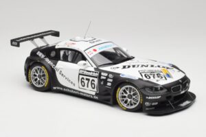 BMW Z4 #676 H. Stuck / J. Hennerici / D. Hurtgen Team Schubert Nürburgring 24 Hours 2006 AUTOart 1:18 80649 Kov – obrázok 4 z 6
