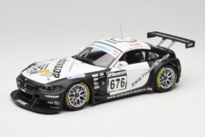 BMW Z4 #676 H. Stuck / J. Hennerici / D. Hurtgen Team Schubert Nürburgring 24 Hours 2006 AUTOart 1:18 80649 Kov