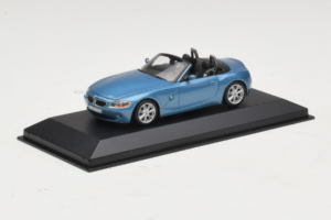 BMW Z4 E85 Kabriolet Light Blue Metallic Minichamps 1:43 BMW016 Kov – obrázok 2 z 4
