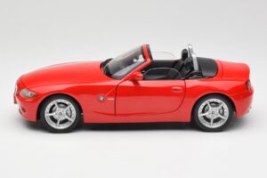BMW Z4 E85 Roadster Červený Bburago 1:18 34046 Kov – obrázok 4 z 8
