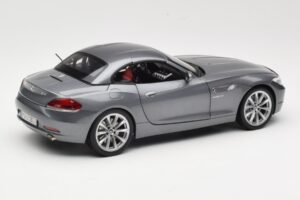 BMW Z4 E89 sDrive 35i Space Grey Metallic Kyosho 1:18 80432147085 Kov – obrázok 3 z 8