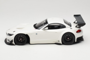 BMW Z4 GT3 E89 Biely Minichamps 1:18 151122301 Kov – obrázok 3 z 6
