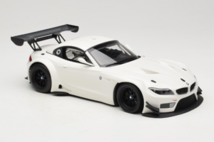 BMW Z4 GT3 E89 Biely Minichamps 1:18 151122301 Kov – obrázok 4 z 6