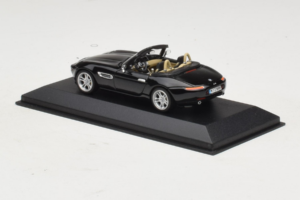 BMW Z8 Kabriolet Čierny Minichamps 1:43 80420026607-R1 Kov – obrázok 3 z 4