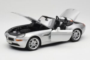 BMW Z8 E52 Titanium Silver Maisto 1:18 536896 Kov – obrázok 2 z 8