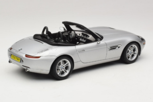 BMW Z8 Strieborný 007 The World Is Not Enough AUTOart 1:18 70511 Kov – obrázok 3 z 8