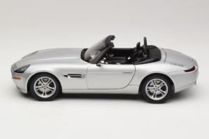 BMW Z8 Strieborný 007 The World Is Not Enough AUTOart 1:18 70511 Kov – obrázok 4 z 8