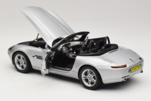 BMW Z8 Strieborný 007 The World Is Not Enough AUTOart 1:18 70511 Kov – obrázok 5 z 8