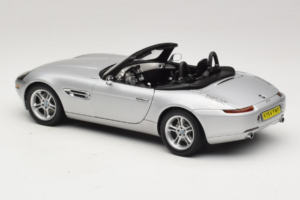 BMW Z8 Strieborný 007 The World Is Not Enough AUTOart 1:18 70511 Kov – obrázok 7 z 8