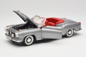 Borgward Isabella Kabriolet Strieborný Revell 1:18 08411 Kov – obrázok 2 z 8