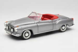 Borgward Isabella Kabriolet Strieborný Revell 1:18 8411 Kov