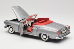 Borgward Isabella Kabriolet Strieborný Revell 1:18 08411 Kov – obrázok 5 z 8