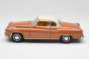 Borgward Isabella Coupe Bronzový Biely Revell 1:18 08982 Kov – obrázok 4 z 8