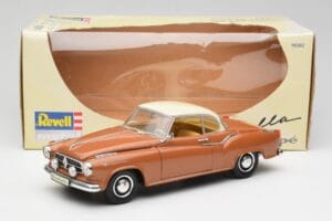 Borgward Isabella Coupe Bronzový Biely Revell 1:18 08982 Kov – obrázok 5 z 8
