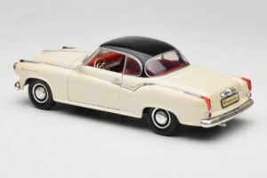 Borgward Isabella Coupe Biely Revell 1:18 8859 Kov – obrázok 7 z 8