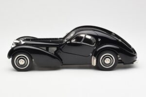 Bugatti 57SC Atlantic Čierny CMC 1:18 M-085 Kov – obrázok 3 z 6