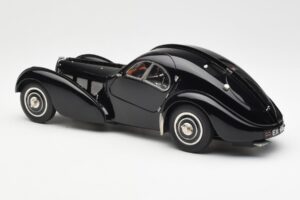Bugatti 57SC Atlantic Čierny CMC 1:18 M-085 Kov – obrázok 5 z 6