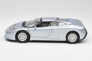 Bugatti EB110 SS Strieborný Anson 1:18 30303-W-M2 Kov – obrázok 4 z 8