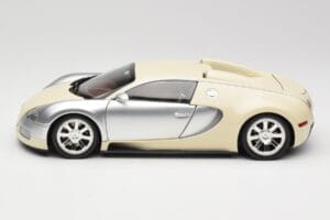 Bugatti Veyron Edition Centenaire Chrome Beige Minichamps 1:18 100110854 Kov – obrázok 4 z 8