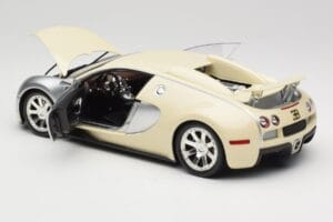Bugatti Veyron Edition Centenaire Chrome Beige Minichamps 1:18 100110854 Kov – obrázok 5 z 8