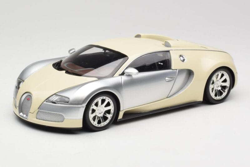Bugatti Veyron Edition Centenaire Chrome Beige Minichamps 1:18 100110854 Kov