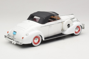 Buick Century Kabriolet Biely Signature Models 1:18 18131 Kov – obrázok 2 z 6