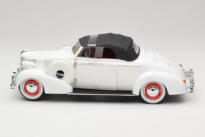 Buick Century Kabriolet Biely Signature Models 1:18 18131 Kov – obrázok 3 z 6