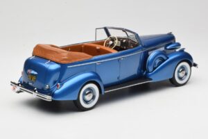 Buick Roadmaster 80-C Four Door Phaeton Blue Metallic BoS Models 1:18 BOS372 Živica – obrázok 2 z 6