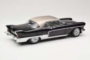Cadillac Brougham Čierny Sun Star 1:18 4001 Kov – obrázok 3 z 8